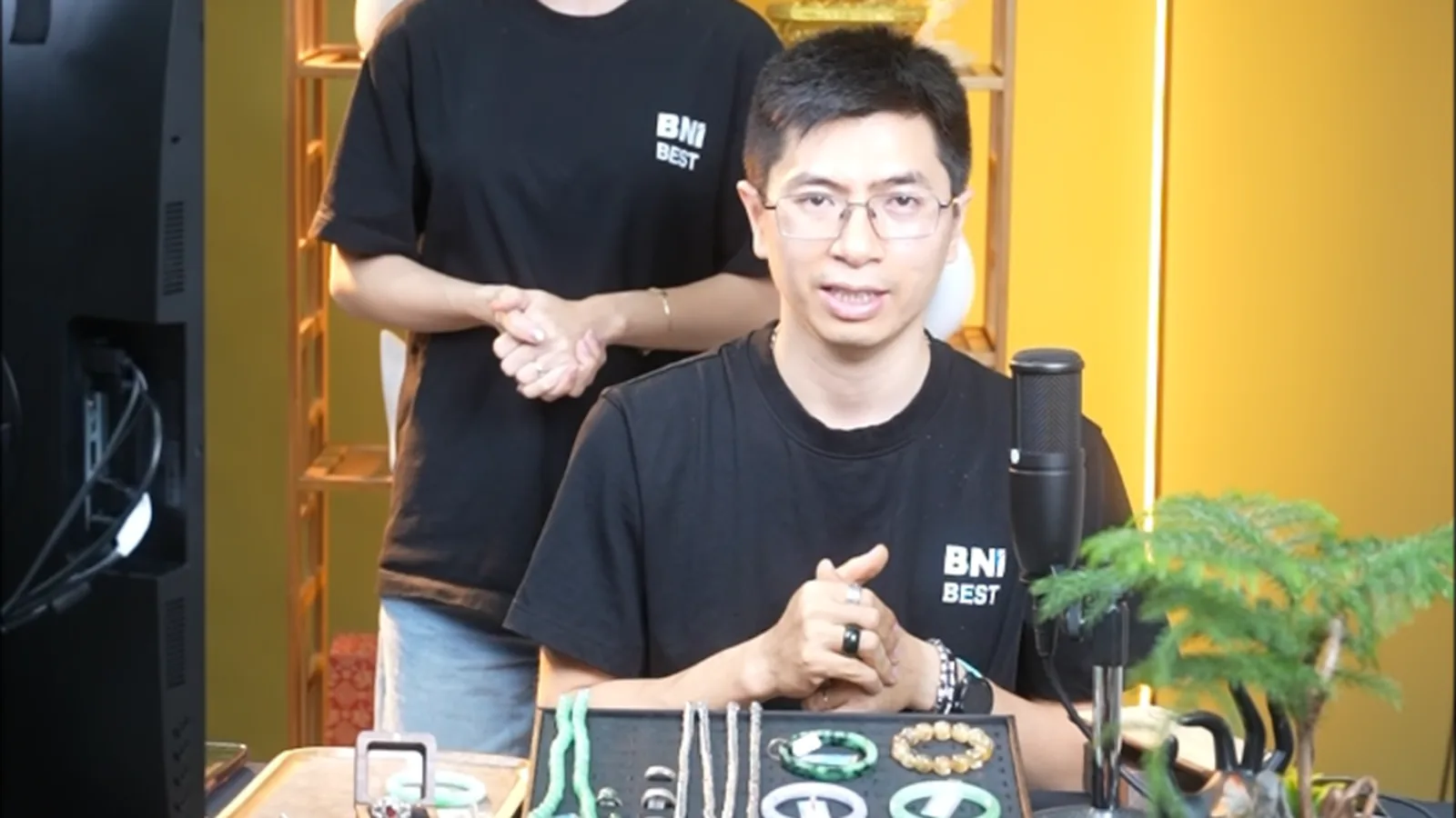 Ảnh bìa bài viết Thiết kế background livestream cá nhân: gọn, có chiều sâu, không rối