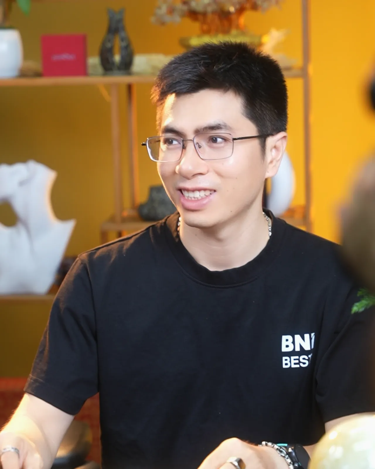 Ảnh bìa bài viết Setup livestream đá quý tại nhà Anh Quý: chuyện chuẩn màu là sống còn